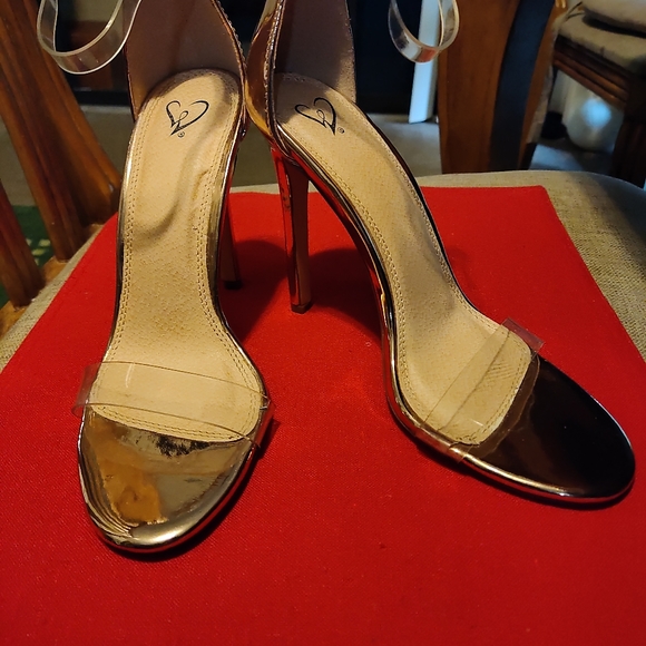 Shoea - Picture 2 of 2